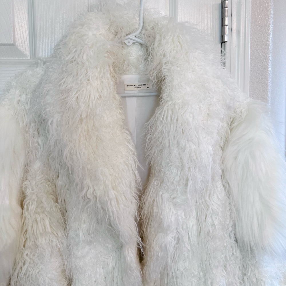 ๐ฅ๐ฅHOST PICK!!๐ฅ๐ฅ Spell Designs Kate coat white shearling faux fur coat size M / L - Picture 8 of 12